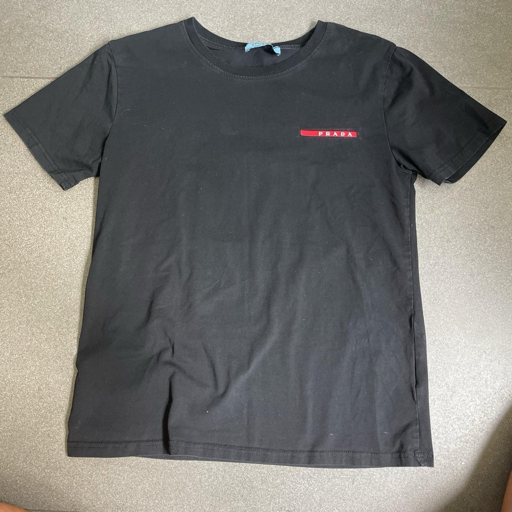 Prada Men's Red and Black T-shirt